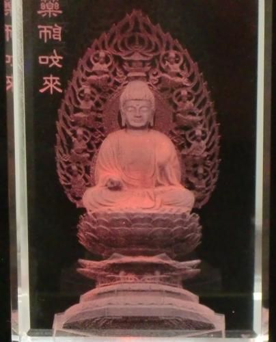 【在庫あり★即納可能】薬師如来 クリスタルガラス レーザー彫り LEDライトディスプレイ台座付き【新品★未開封品】