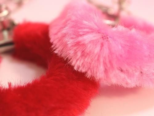 【在庫あり★即納可能】ファーLOVE カフス ピンク/レッド★ちょいエロ手錠【新品★未使用品】