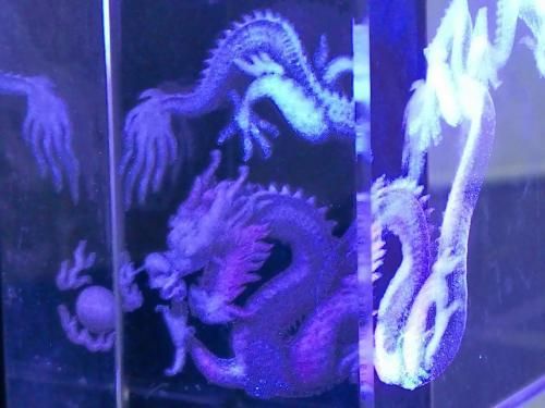 【在庫あり★即納可能】四神獣 青龍 クリスタルガラス レーザー彫り LEDライトディスプレイ台座付き★辰年・龍・竜【新品★未開封品】 