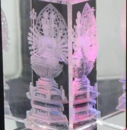 【在庫あり★即納可能】千手観音菩薩 クリスタルガラス レーザー彫り LEDライトディスプレイ台座付き★子年生まれの人の守護神仏・ねずみ年・ネズミ年【新品★未開封品】