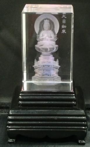 【再販待ち予約】大日如来 クリスタルガラス レーザー彫り LEDライトディスプレイ台座付き★未・申年生まれの人の守護神仏★羊年・ヒツジ・ひつじ・サル・さる・猿年【新品★未開封品】