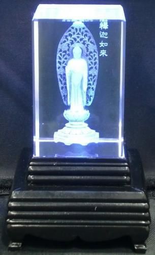 【在庫あり★即納可能】釈迦如来 クリスタルガラス レーザー彫り LEDライトディスプレイ台座付き【新品★未開封品】