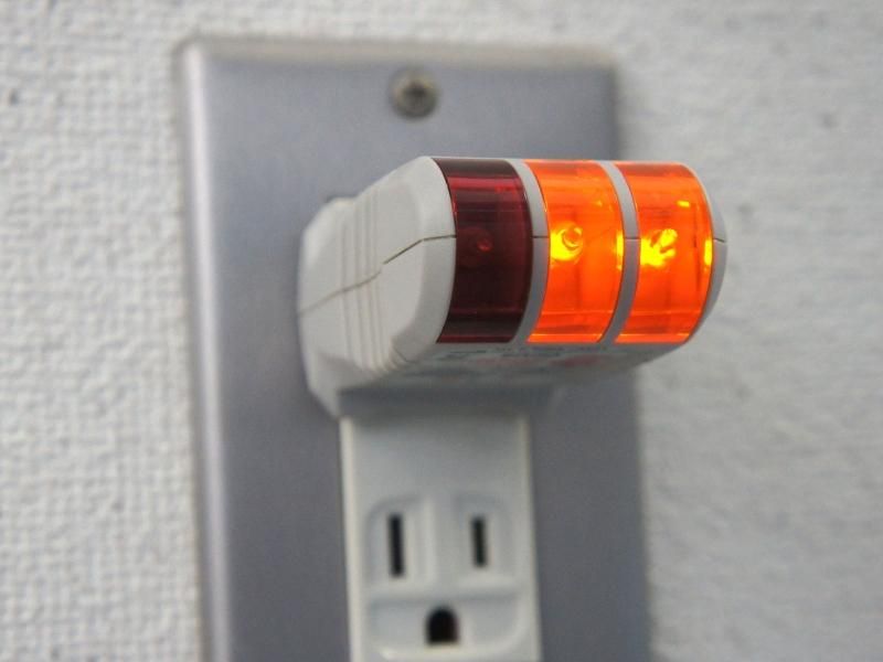 【在庫あり★即納可能】アーシング測定器 アースチェッカー★アースコンセントの稼働チェックに