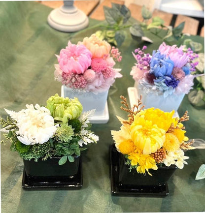 【お取り寄せ★納期 最長 約1ヶ月】孔雀舞 プリザーブドフラワー★お供え 現代仏花 供花 リンギク 輪菊 キク