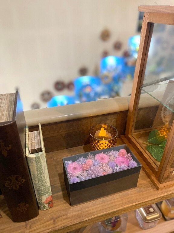 【お取り寄せ★納期 最長 約1ヶ月】花駒 ブルー プリザーブドフラワー 菊 マム★和モダン ボックス ギフト お供え ギフト プレゼント 母の日